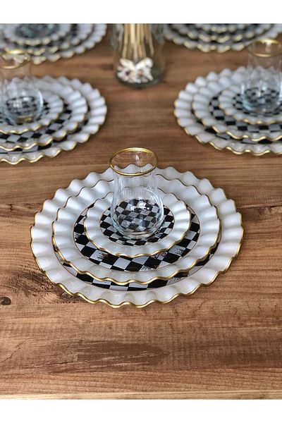 B&M Checkered Patterned Curved 24 Piece Breakfast Set