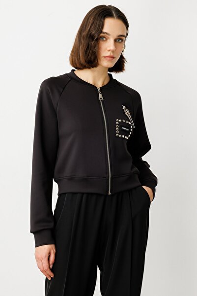 ON سترة قصيرة مع إكسسوارات أمامية