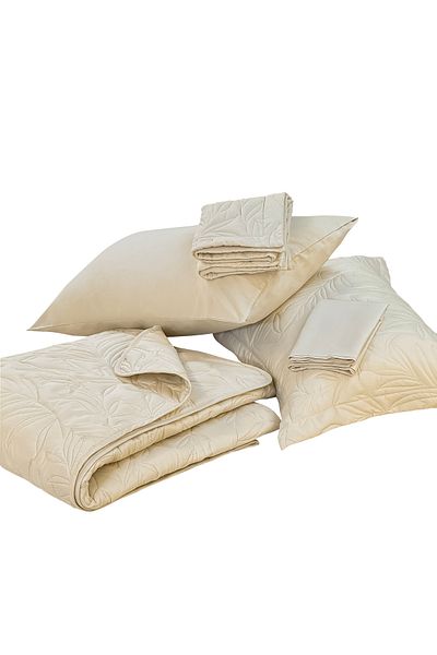Beroea Home Add a touch of timeless beauty to your bedroom with our Floral Bedspread Set