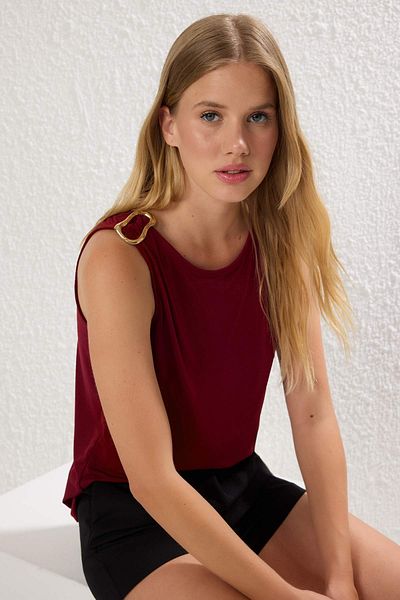 Trendyol Collection Burgundy Accessory Detailed Fitted/Fitted Stretch Knitted Blouse Twoss25Bz00043