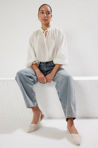TRENDYOL SHOES Beigefarbene Damen-Ballerinas mit offenem Rücken und spitzer Zehenpartie TAKSS25BE00008