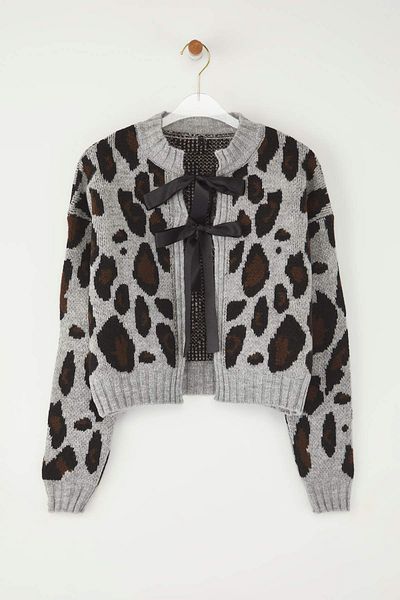 Trendyol Collection Light Gray Leopard Patterned Crop Knitwear Cardigan Twoaw25Hi00355