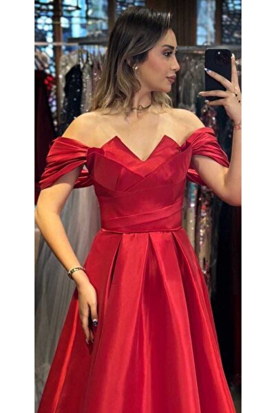 Abiyeniall Kırmızı Yırtmaçlı Kloş Etekli  Uzun Abiye Elbise 7637