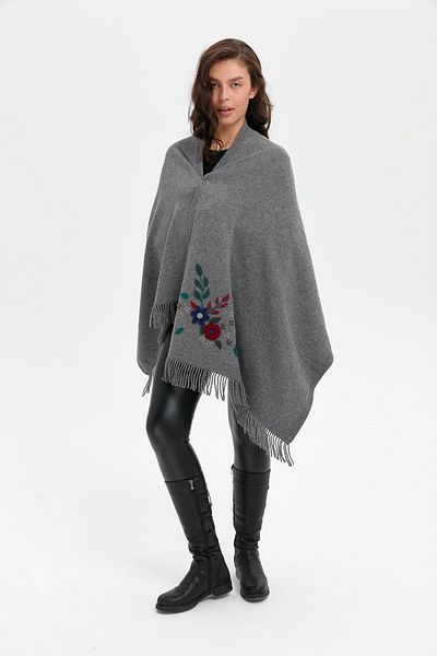 Desen Triko 24028 Σάλι με κεντημένη φούντα Daisy