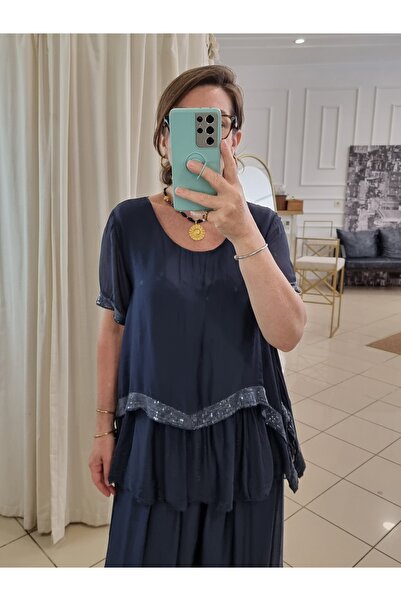 pudubutik بلوزة حريرية باللون الأزرق الداكن مطرزة بالترتر الإيطالية