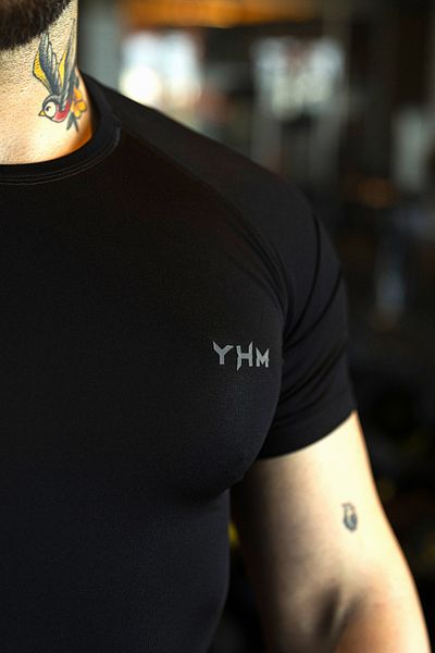 YHM Μαύρο μπλουζάκι γυμναστικής με λεπτή εφαρμογή