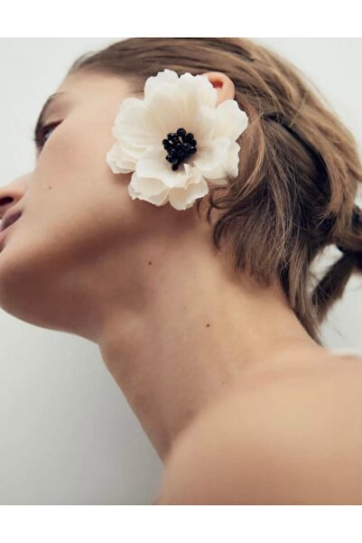 Aka Marka model Tül çiçek küpe