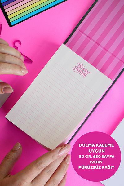 Victoria's Journals Настолен бележник с твърди корици. 80 грама хартия в цвят слонова кост, 340 листа. 11x15,8 см. Цветни кантове.