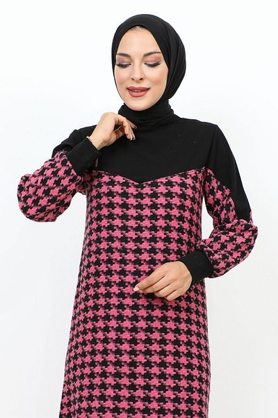 Tesettür Dünyası Φόρεμα με σχέδιο Houndstooth TSD231102 Ροζ