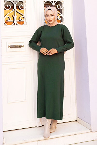 Tesettür Dünyası Μακρύ φόρεμα πλεκτό με λαιμόκοψη TSD240720 Σμαραγδένιο πράσινο