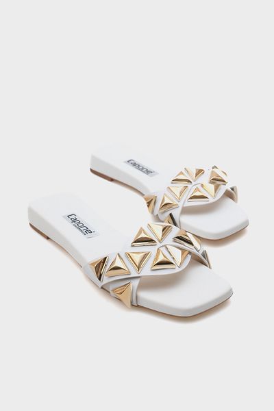 Capone Outfitters Γυναικείες παντόφλες Manon Blunt Toe Comfort με κοντό τακούνι με μεταλλικά αξεσουάρ