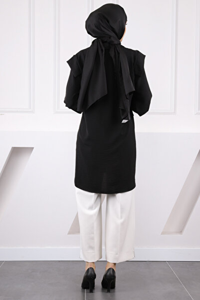 İmajButik Черна туника - Детайл отпред и връзки на ръкава