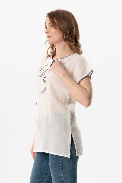 Eliş Şile Bezi Κοντομάνικο ύφασμα Şile, λεπτομέρεια με σχισμή και κρέμα καλοκαιρινής μπλούζας