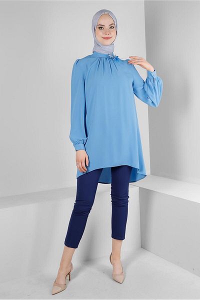 Alvina ASYMMETRIC CUT TUNIC WITH FLOWER ACCESSORY 43610