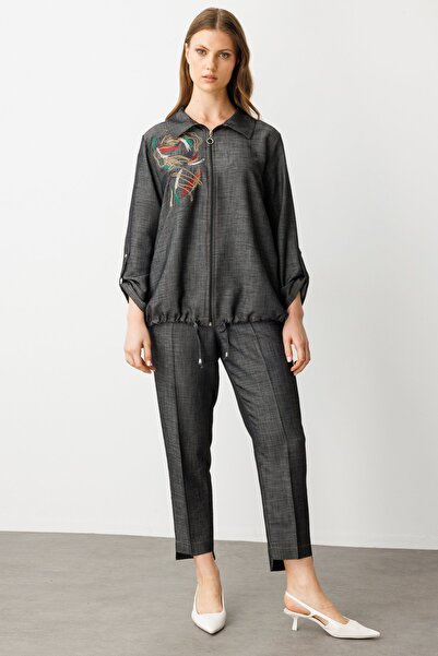 Ekol Önü İşlemeli Büyük Beden Trençkot