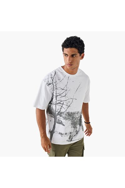 FAV Graphic Print T-shirt with Crew Neck
