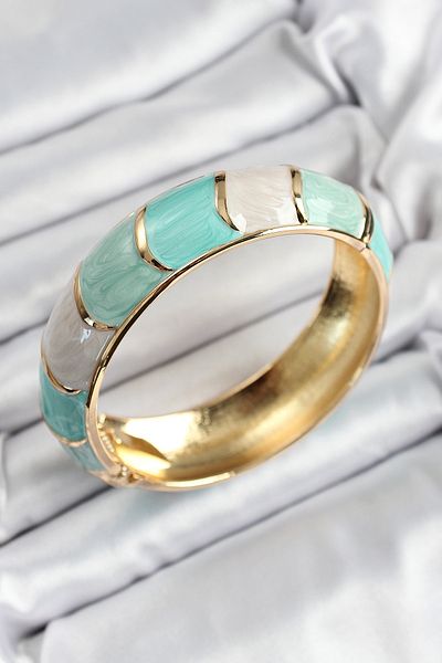BESKAR Mineli Brass Green Color Motif Patterned Women's Handcuffs