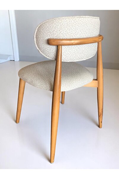 M HOME Krem Kumaşlı Sandalye – Ceviz Ahşap Ayaklı, Modern Retro Tasarım
