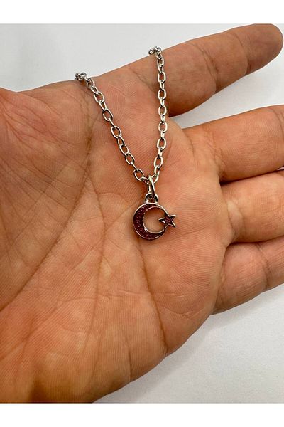 Herşey Nota Unisex Necklace with Embroidered Red Moon and Star Figure – Meaningful Design with Silver Color Detail