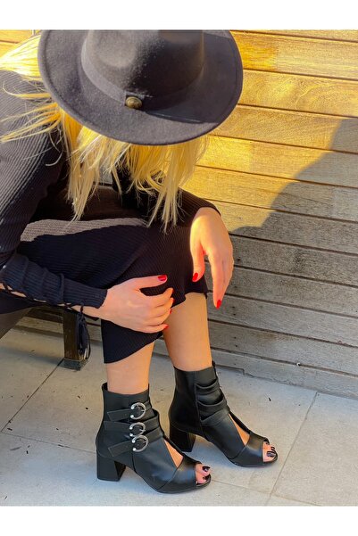 BERFONA حذاء صيفي بكعب 5 سم من الجلد الأسود من ELLAS