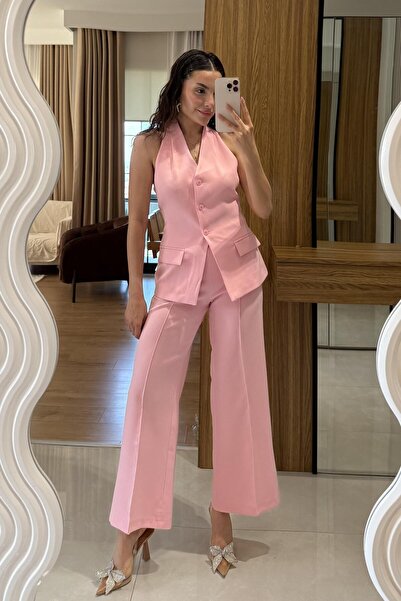 Gizem Ecemiş بدلة فيلورا الوردية الفاخرة