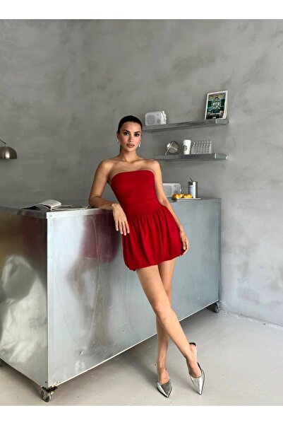 Enie Kadın Kırmızı Renk Straplez Sandy Kumaş Esnek Balon Mini Elbise