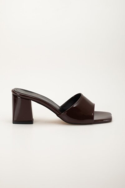 Dilimler Ayakkabı Patent Leather and Plain Tekband Brown Patent Leather Women's Heeled Slippers