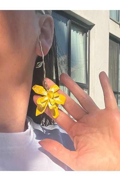bijuxbymrv Dangle Flower Earrings