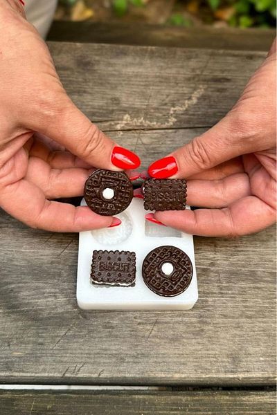 STOREMAX Ntwork Concept Biscuit Quadruple Silicone Candle Mold Art 1087243