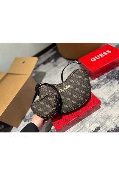 Guess شنطة يد نسائي حقيبة جيس الإصدار الجديد حجم صغيرة ملمس ناعم تصميم راقي مع الملحقات وعلبه ماركة وسير