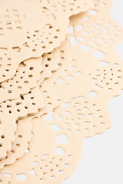 Muy Mucho 20 Pcs Doilies Disposable Foil Lace Paper, Tan