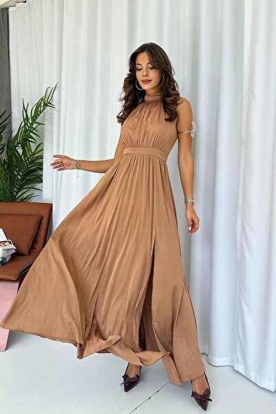 KOSHKA MODA Bej Halter Yaka Yırtmaçlı Uzun Elbise