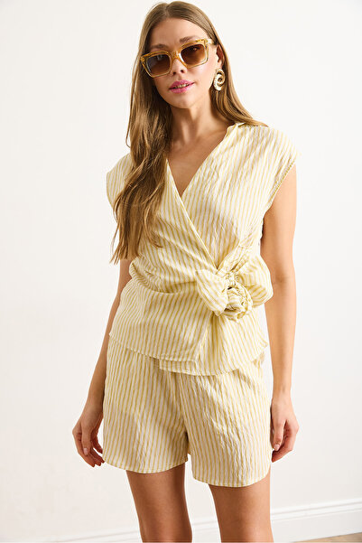 Olalook Γυναικείο υφασμάτινο σορτς από ρεγιόν με κίτρινη ρίγα με ελαστική μέση και τσέπες SHRT-19000063