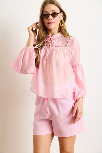 Olalook Kadın Pembe Yakası Bağcıklı Fisto Detaylı Transparan Bluz BLZ-19003031