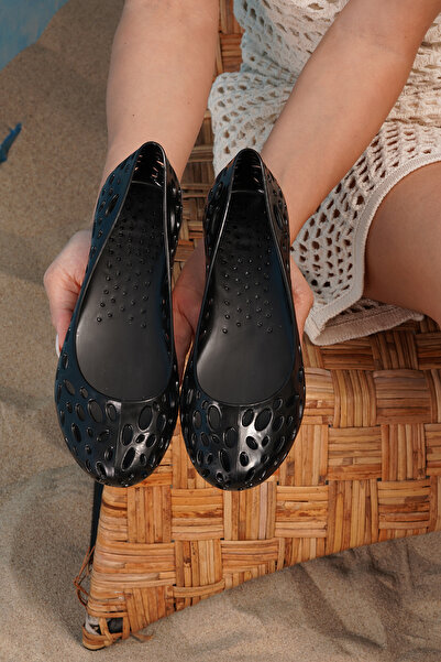 Beyond Γυναικεία μαύρα παπούτσια παραλίας Belinda Jelli Sea Pool BYNDBLD01