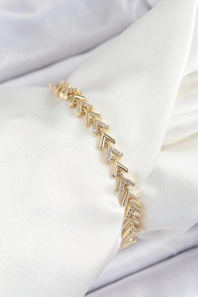 Clariss Brass Row Arrow Model Zircon Stone Gold Color Vip Series Women's Bracelet