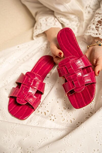 LamintaGlobal Toffy Fuchsia Crocodile Leather Slippers
