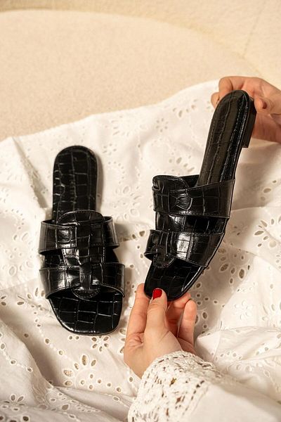 LamintaGlobal Toffy Black Crocodile Leather Slippers