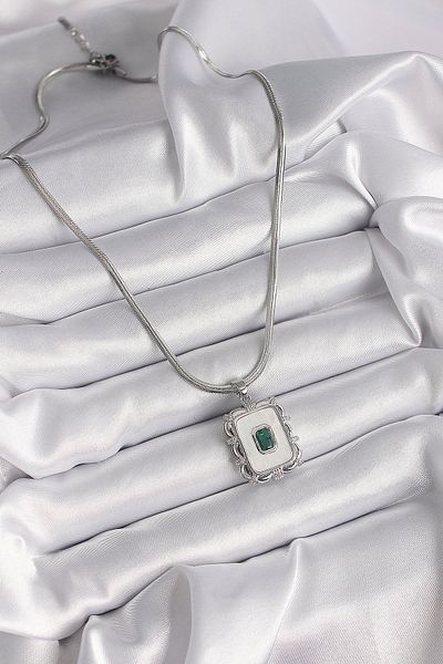 Clariss 316L Steel Silver Color Italian Chain White Pearlescent Square Portrait Model Emerald Stone Detail Women's Necklace