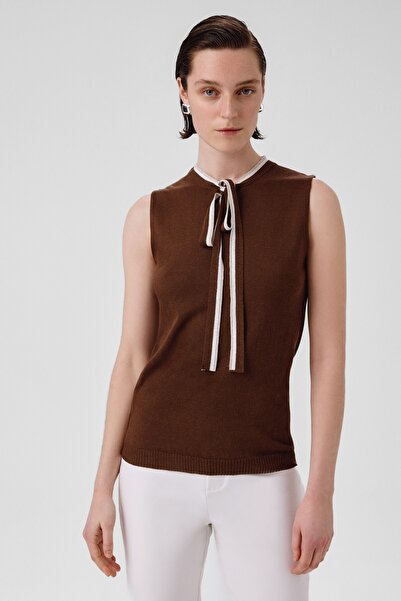 Triko Mısırlı Kahverengi Yakası Bağlamalı Kolsuz Bluz