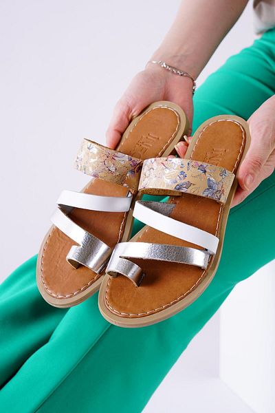 Zerenyus Minne Premium White Striped Slippers