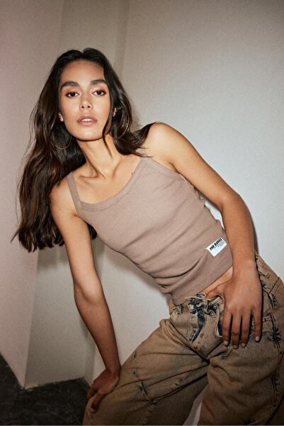 bases. Βασικό εσώρουχο με λουράκι