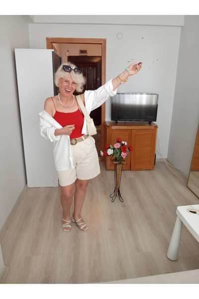 Butik Yeni sezon, beyaz terletmeyen kırışmayan kumaş ve oversize geniş kalıp harika gömlek