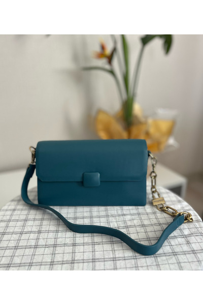 Matthew Cox lacivert çantası