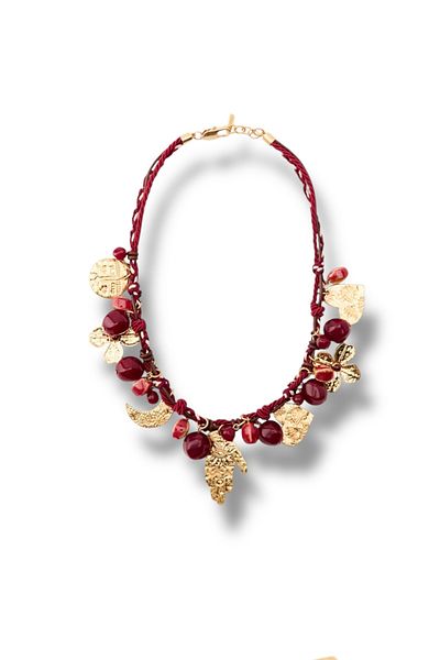Finery by Nerrs Zr Model Knot Detailed Gold Charm Necklace