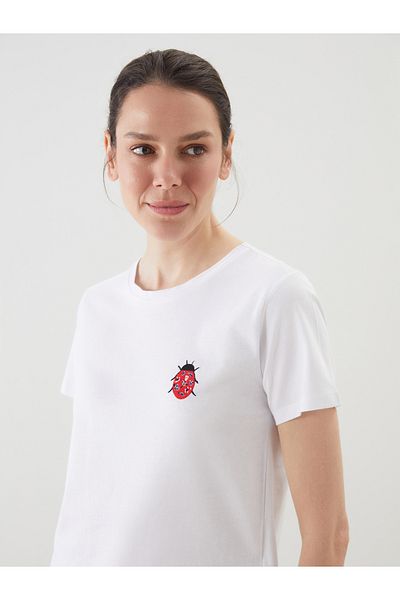 LC Waikiki Γυναικείο T-Shirt με λαιμόκοψη και κέντημα πασχαλίτσας
