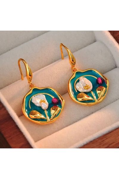 Accessories أقراط نسائية يومية من Vanilla Avenue أنيقة من Monet مرصعة بالزهور باللون الذهبي