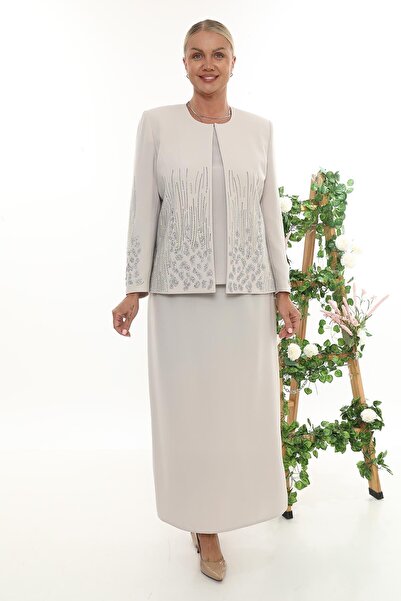 MİSS DİAMOND بدلة ثلاثية مع سترة وكم مطرزة بالحجر باللون البيج مع تنورة طويلة