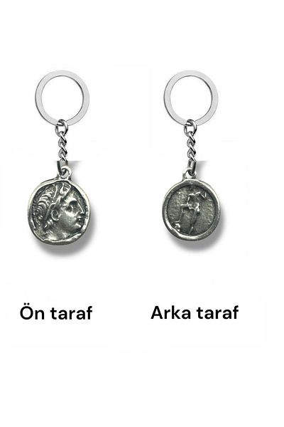 Herşey Nota Roman Coin Keychain with Caesar Figure – Double Sided – 1 Piece – Metal Unisex Accessory