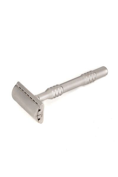 Pearl Shaving L-65 Semi Oblique Suitable for Everyday Shaving Razor Blade with Nickel Plated and Stainless Steel Handle